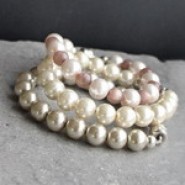 New 25 October - Popular glass pearls in beautiful colours